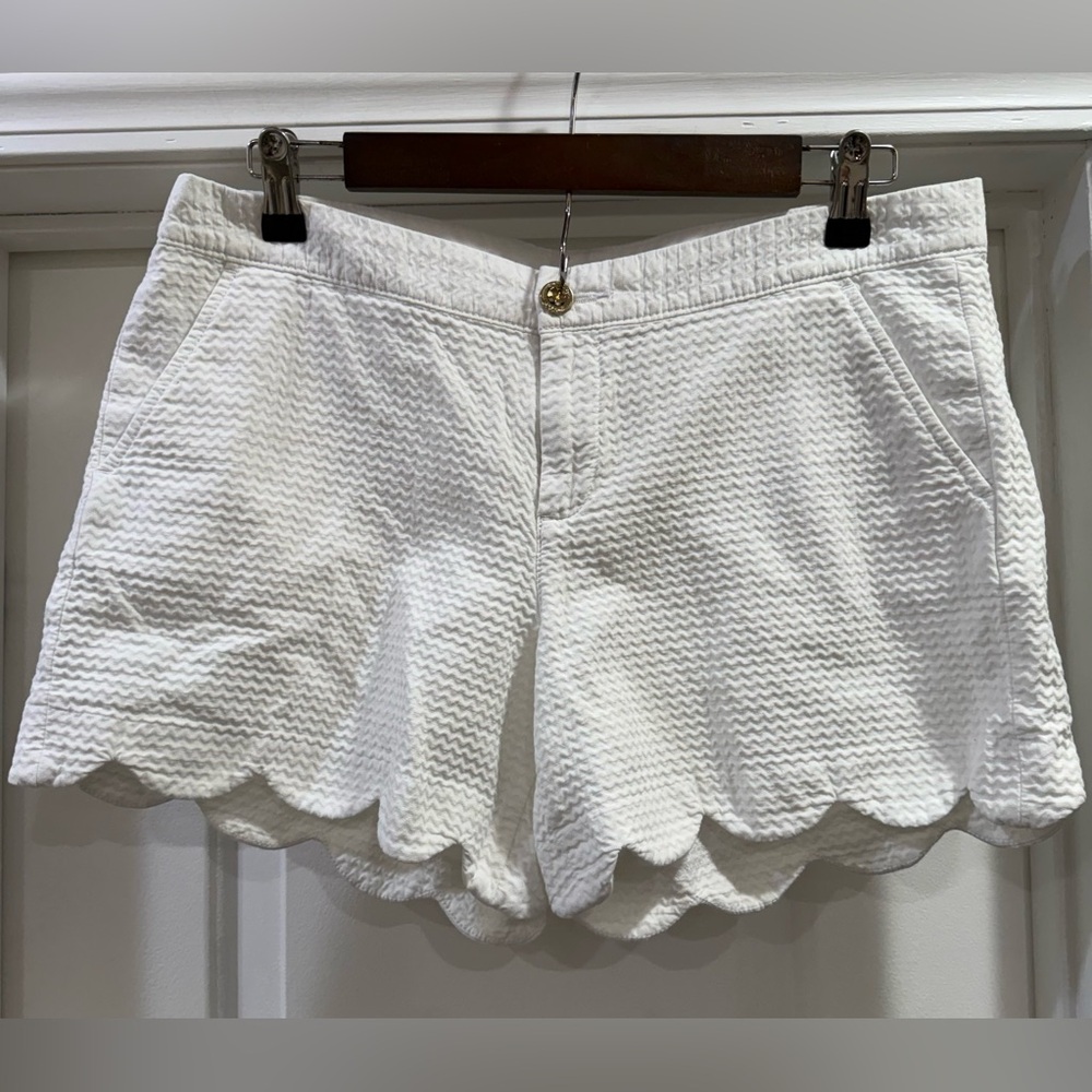 Lilly Pulitzer White Buttercup Scalloped High Waist Shorts Size 8 - Picture 2 of 14